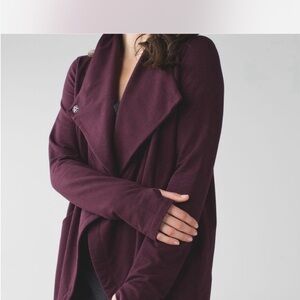 Vintage-Lululemon That's A Wrap
Color-Heathered Bordeaux Drama
Size 6